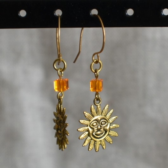 Fun Gold Plated Sun Charm and Orange Crystal Earrings NWOT - Picture 1 of 3